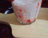 Foto langkah ke 4 dari resep Korean Strawberry Milk.