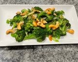 Foto langkah ke 6 dari resep Blanched Broccoli with Garlic and Cashew.