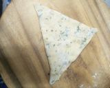 A picture of step 8 of Paneer paratha.