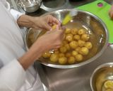 A picture of step 3 of Fried Papas Criollas with Shredded Beef and Sauce.