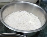 A picture of step 1 of Yellow rice (tahari).
