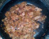 Foto del paso 7 de la receta: Salteado al vino de champiñones con habichuelas y jamón ibérico