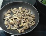 Foto del paso 1 de la receta: Calzone de espinacas y champiñón