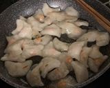 Hình bước làm 7 của món Bánh lọc nhân tôm xào & hành tăm phi