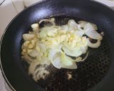 Foto del paso 3 de la receta: Lomo ahumado de cerdo con cebolla flameada en Crow Royal