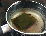 A picture of step 2 of Dashi stock だし.