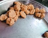A picture of step 2 of Khava gulab jamun.
