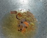 A picture of step 4 of Fry chicken with gravy.