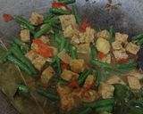 Foto langkah ke 6 dari resep Oseng Tempe Kacang Panjang Pedas Manis.