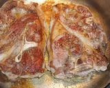 Foto del paso 2 de la receta: Chuletas de paleta de cordero al romero selladas a la sartén