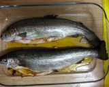 Foto del paso 5 de la receta: Truchas al horno con ajos