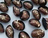 Foto langkah ke 5 dari resep Kurma Coklat isi Almond.