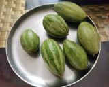A picture of step 1 of Parwal ki sabji.