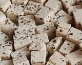 Foto del paso 3 de la receta: Tofu a la albahaca 🌱 Ensalada inspirada en Caprese pero vegan 🌱 Tofu, tomates cherry, albahaca y AO