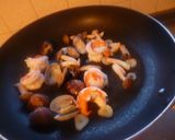 A picture of step 4 of Seafood Yaki Udon.