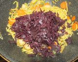 Currys wok 🍳 tészta 🍜 zöldségekkel 🥕🌶️🥦 és ➕ lilakáposztával 🥬 recept fázis 3 fotója