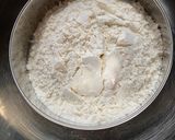 Gambar langkah 3 resipi Kek pisang emas kukus.