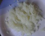 Foto del paso 2 de la receta: Empanadas de huevo, cebolla y queso paraguay