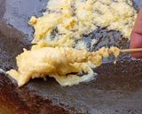 Foto langkah ke 3 dari resep Telur Gulung Tanpa Tepung.