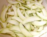 Hình bước làm 1 của món Gỏi Tré Trộn Xoài Xanh