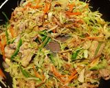 A picture of step 5 of Vegetable-Packed Yaki Udon (Stir-Fried Udon Noodles).