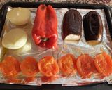 Foto del paso 2 de la receta: Escalibada con ventresca de atún y aceitunas negras