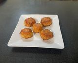 Foto del paso 1 de la receta: Bolitas de papa rellenas de queso y fritas en masa de bacalaitos