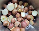 Foto del paso 1 de la receta: Papines y portobellos a la crema
