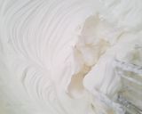 Foto langkah ke 5 dari resep Toast ala Roti Boy versi Bday Cake Simple with WhipCream.