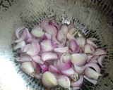 A picture of step 2 of Onion poha.