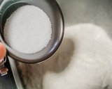 超簡單０技巧の不一樣的港式腸仔包（焗爐）的食譜步驟2照片