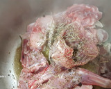 Foto del paso 1 de la receta: Conejo guisado al cava