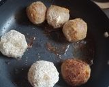 Foto del paso 4 de la receta: Albóndigas de berenjena rellenas de queso en salsa