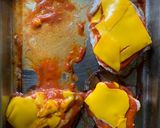 Foto del paso 5 de la receta: Matambrito de cerdo a la pizza con cheddar