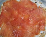 Foto del paso 1 de la receta: Rollitos de tortilla, queso y salmón ahumado