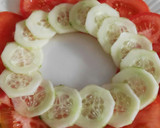 Foto del paso 2 de la receta: Ensalada de tomate y pepino