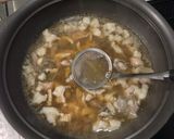 A picture of step 3 of Authentic Hakata-Style Soy Sauce Motsu Nabe at Home.