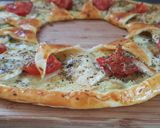 Une image de l'étape 5 de Couronne aux courgettes, tomates & chèvre.