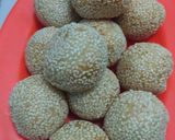 Foto langkah ke 5 dari resep Onde onde setelah dingin tidak keras.