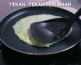 Foto langkah ke 6 dari resep Martabak Telor Sosis Enak dan Sederhana.