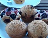 Áfonyás-ribizlis muffin csokidarabokkal recept fázis 9 fotója
