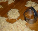 Savanyúkáposztás, kolbászos pogácsa (maradékmentő) recept fázis 5 fotója