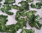 Foto del paso 4 de la receta: - 𝑪𝒉𝒊𝒑𝒔 𝒅𝒆 𝑲𝒂𝒍𝒆 - 🥬🤗👌
