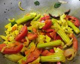 व्हेजिटेबल सांबार (Vegetable Sambar Recipe In Marathi) रेसिपी स्टेप 3 फोटो 