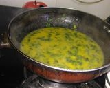 A picture of step 3 of Lehsun palak dal.