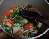 Foto langkah ke 2 dari resep Tumis Pindang Tongkol Kemangi.