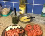 Foto del paso 1 de la receta: Omelette de huevo, pesto rúcula con queso y tomate