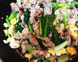 A picture of step 5 of Pork, Egg, and Komatsuna Stir-Fry with Sweet Sauce.