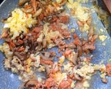 Foto langkah ke 1 dari resep Salmon Chahan (Nasi Goreng Salmon).