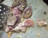 รูปขั้นตอนการทำที่ 4 ของ ผัดดอกหอมตับหมู+หมู